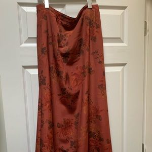 Vintage skirt with elastic back